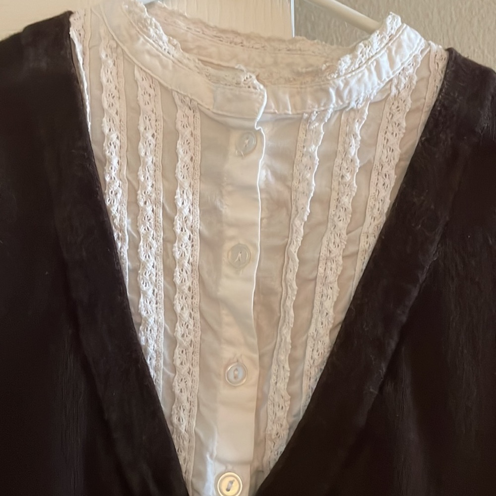 Iz Byer Black V‑Neck Layered Blouse with White Lace Insert - Picture 3 of 9